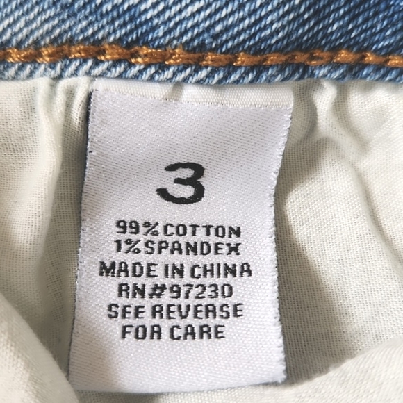 ALMOST FAMOUS HIGH RISE MOM SHORTS SIZE JRS 3 DISTRESSED MEDIUM WASHED NWT - Picture 13 of 14